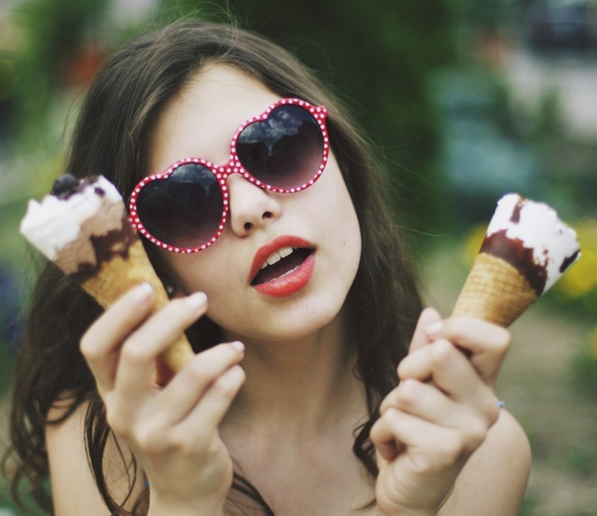 girl-with-ice-cream-samsung-galaxy-s4-wallpaper-1024x910