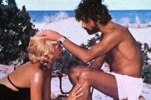 Travolti-da-un-insolito-destino-nell-azzurro-mare-d-Agosto-Lina-Wertmuller-Mariangela-Melato-Giancarlo-Giannini-Store-d-amore-Estive-nei-film-Best_hg_temp2_s_full_l