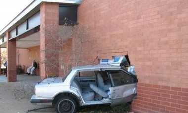 Car_crash_brick_wall