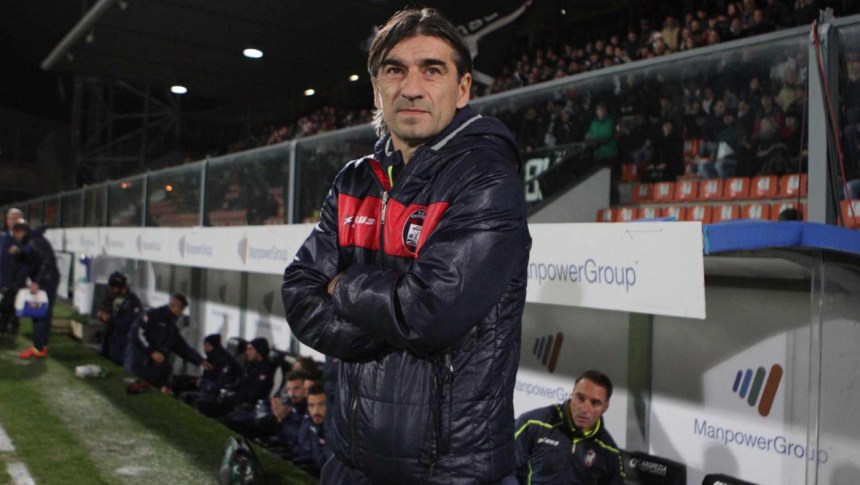 Foto LaPresse - Valerio Andreani 27 11 2015 La Spezia - Italia Sport Calcio Spezia - Crotone Campionato di Calcio Serie B 2015/2016 ConTe.it - Stadio Alberto Picco Nella foto: Ivan Juric Photo LaPresse - Valerio Andreani 27 11 2015 La Spezia- Italy Sport Soccer Spezia - Crotone Italian Football Championship League B 2015/2016 ConTe.it - Alberto Picco Stadium In the pic: Ivan Juric