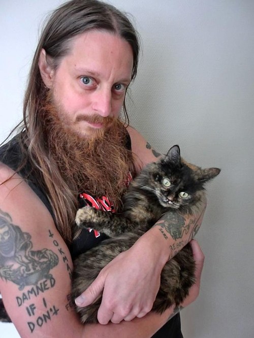 se ve lo stiate chiedendo, il nome del gatto di Fenriz è 'Burro d'arachidi'
