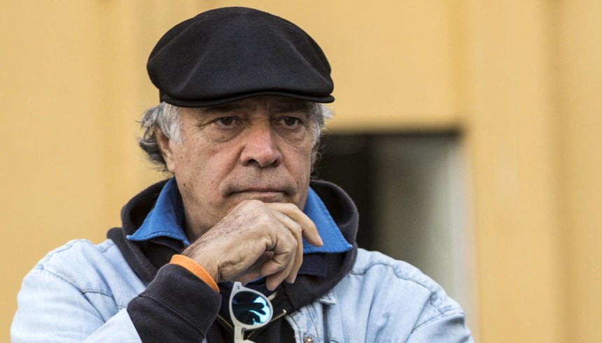 enrico-montesano-senza-mascherina-polizia-video